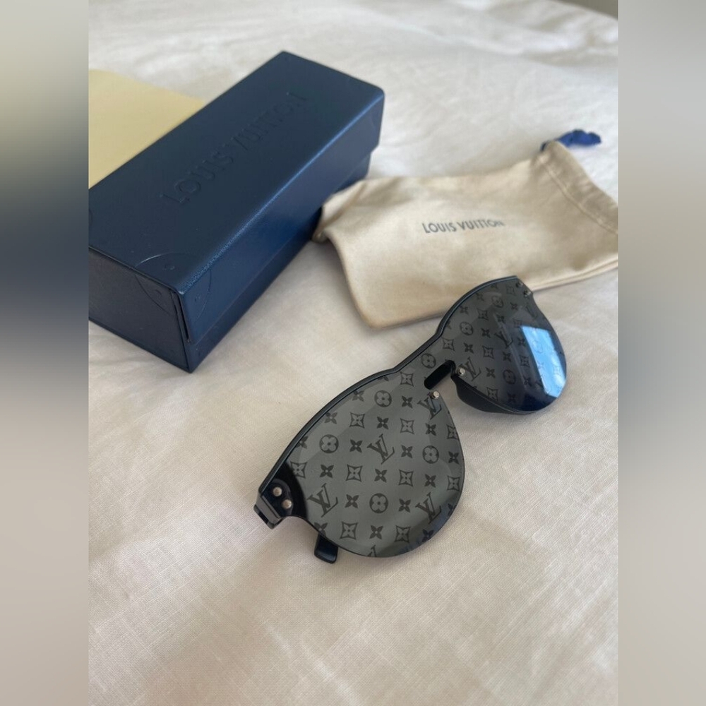 Louis Vuitton Waimea Round Sunglasses - Picture 2 of 11
